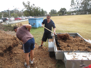 Gareth came up with the brilliant idea of setting the buckets up in a grid pattern in the trailer and shovelling mulch straight in over the top.