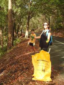 family-team-clean-up-5-mar-2017-lowres